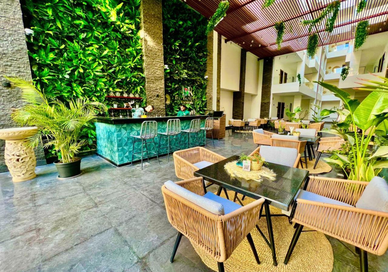Sanctuary Sunlit Hurghada Haven With 4 Pools, Rooftop Sunsets & Gourmet Bites Steps Away Exteriör bild