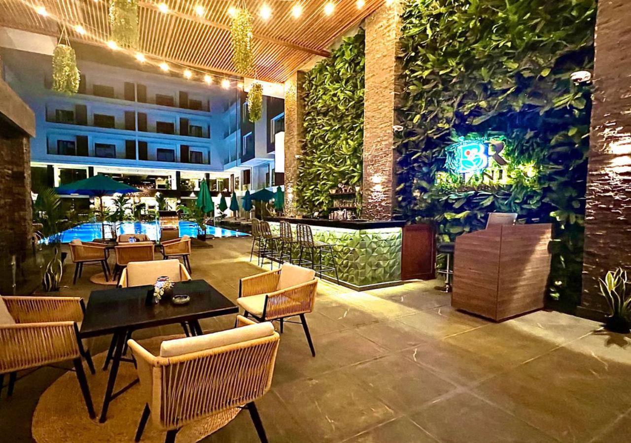 Sanctuary Sunlit Hurghada Haven With 4 Pools, Rooftop Sunsets & Gourmet Bites Steps Away Exteriör bild